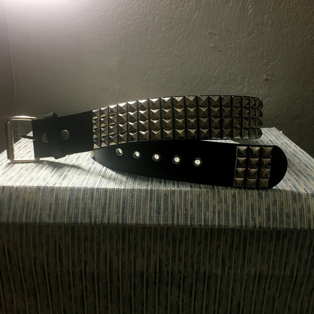 HOT TOPIC Four Row Pyramid Studded Leather Belt
